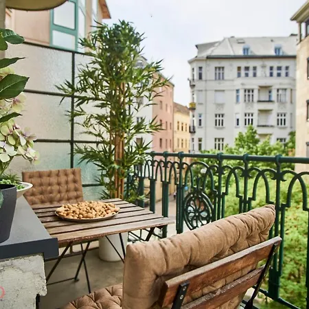 M52 - Hostaid * Βουδαπέστη