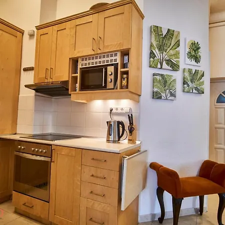 M52 - Hostaid Budapest