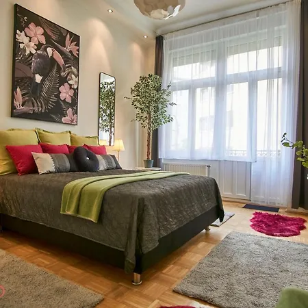 M52 - Hostaid Budapest